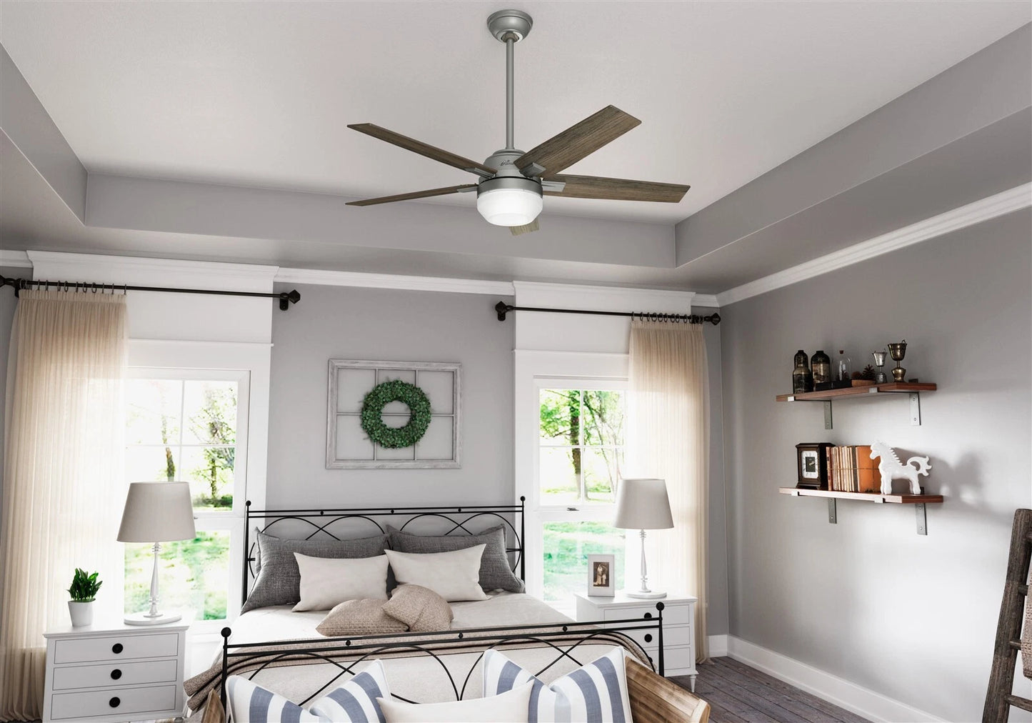 Hunter Fan 52 in Contemporary Matte Silver Ceiling Fan with Light Kit and Remote