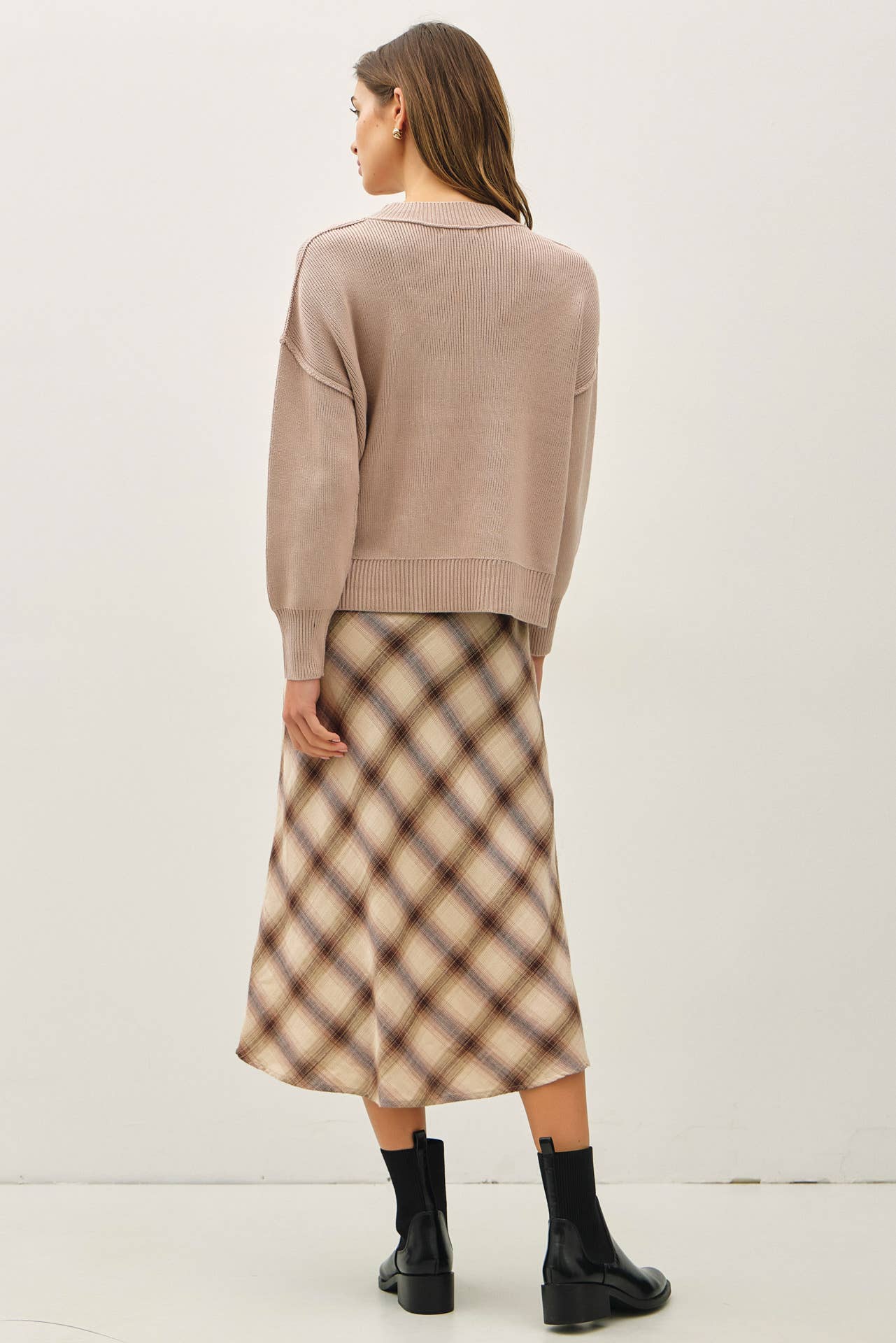 Ribbed knit sweater with raw seam details